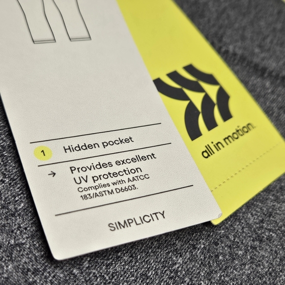 🎗5/$28+🎗All in Motion Mid-Rise Capri Leggings - Picture 5 of 8